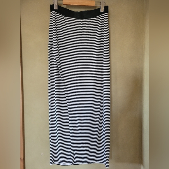Tricotto | Black & White Stripped Long Skirt with Front slit & Elastic at Waist - Picture 2 of 9